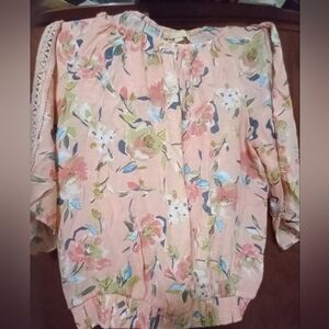 Off the shoulder blouse. Sizze slight small than XLl